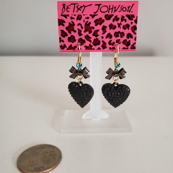 Jewelry - NWT Betsey Johnson Leverback earrings